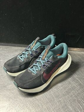 Nike Hiking Shoes Size 9.5 Women